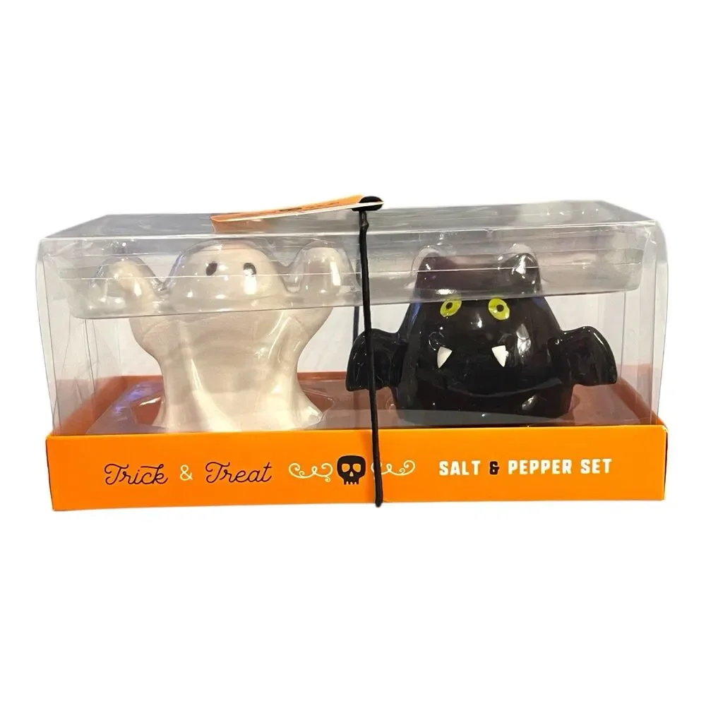 Adorable Halloween Vampire Bat & Ghost Salt & Pepper Shaker Set  Tiered Tray NEW